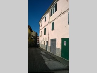 Appartamento in Vendita a Altare, zona Centro storico, 45'000€