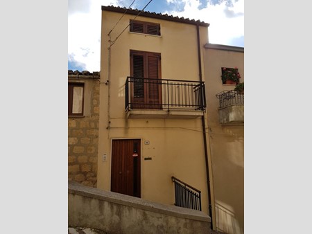 Appartamento in Affitto a Gangi, zona Centro , 140 m²