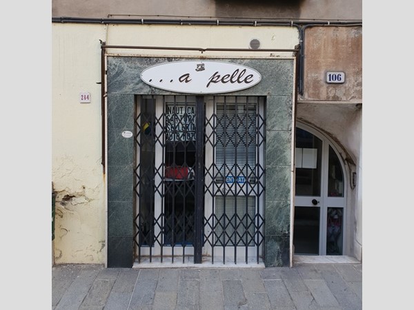 Negozio in Affitto a Savona, zona Zinola, 300€, 60 m²