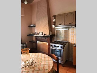 Casa Indipendente in Vendita a Massarosa, 175'000€, 90 m², con Box