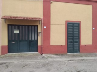 Trilocale in Vendita a Ugento, zona Ugento, 80 m², con Box