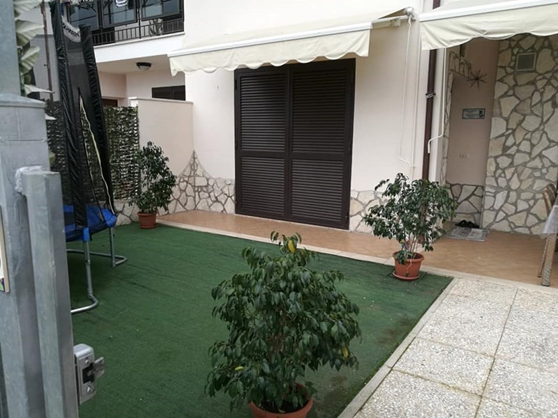 Villetta a schiera in Vendita a Latina, zona B.go Bainsizza, 165'000€, 170 m², arredato