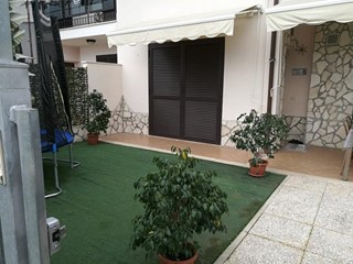 Villetta a schiera in Vendita a Latina, zona B.go Bainsizza, 165'000€, 170 m², arredato