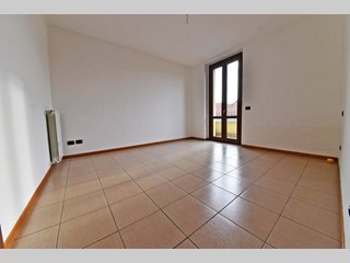 Trilocale in Vendita a Locate Varesino, 142'000&euro;, 90 m², con Box