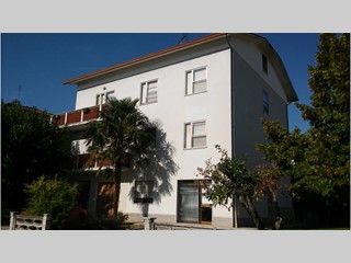 Appartamento in Vendita a Serra de' Conti, zona Osteria, 105'000€, 100 m², arredato