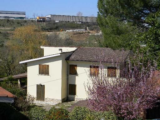 Casale in Vendita a Roma, 220'000€, 330 m²