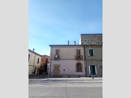 Casa Indipendente in Vendita a Giulianova, zona Vía del popolo, 175'000€, 260 m²
