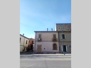 Casa Indipendente in Vendita a Giulianova, zona Vía del popolo, 175'000€, 260 m²