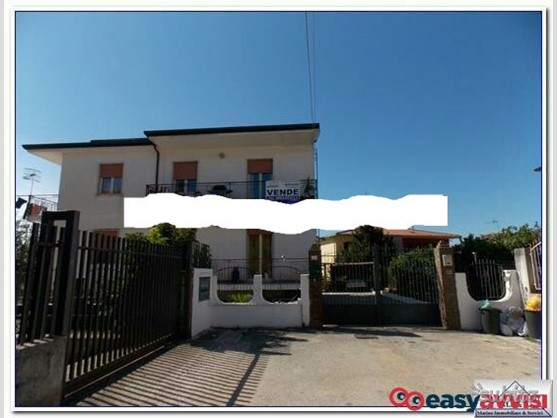 Appartamento in Vendita a Caserta, zona Sparanise 4 appartamenti, 350'000€