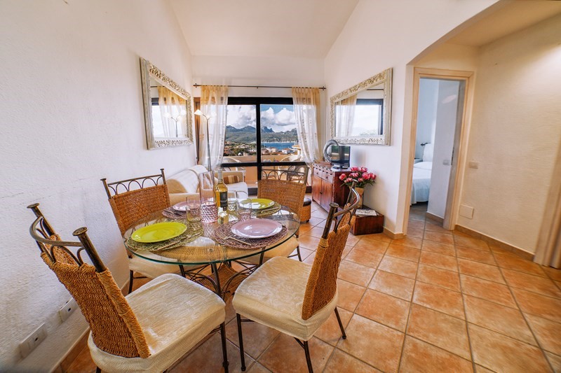 Trilocale in Vendita a Olbia, zona Porto Rotondo, 300'000€, 60 m², arredato