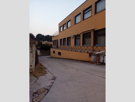 Immobile commerciale in Affitto a Mercogliano, zona Torrette, 3'000&euro;, 3000 m²
