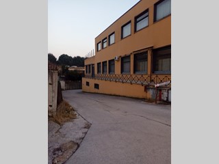Immobile commerciale in Affitto a Mercogliano, zona Torrette, 3'000€, 3000 m²