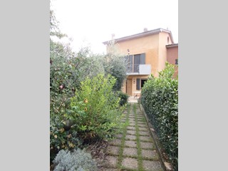 Villetta a schiera in Vendita a Rapolano Terme, zona Serre di Rapolano Terme, 260'000€, 250 m², con Box