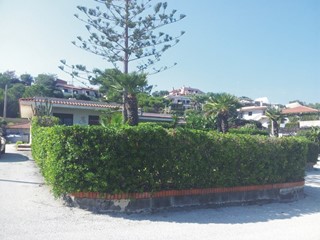 Villetta a schiera in Vendita a Augusta, zona Monte Tauro, 150'000€, 80 m²