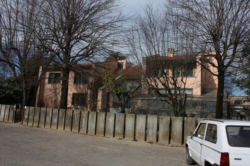 Casa Indipendente in Affitto a Faenza, zona industriale, 2'500€, 600 m², con Box