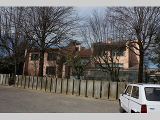 Casa Indipendente in Affitto a Faenza, zona industriale, 2'500€, 600 m², con Box