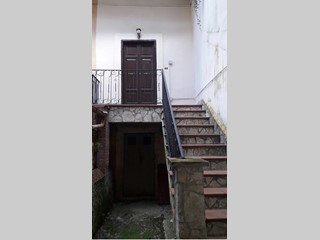 Appartamento in Vendita a Sezze, zona Vicolo Dante , 85'000&euro;, 105 m²