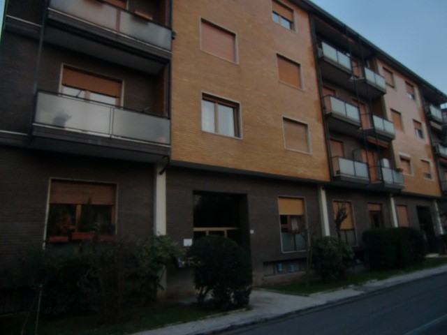Bilocale in Vendita a Lainate, zona perfetti, 89'000€, 75 m², arredato, con Box
