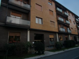 Bilocale in Vendita a Lainate, zona perfetti, 89'000€, 75 m², arredato, con Box