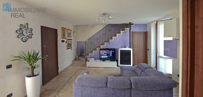 Trilocale in Vendita a Lonate Ceppino, zona confine con ceppine, 210'000€, 150 m²