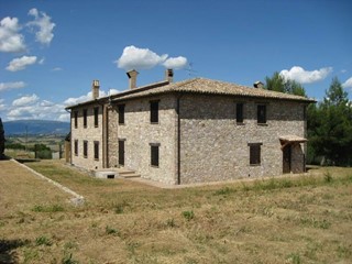 Casale in Vendita a Todi, zona Montecchio, 500'000€, 400 m², arredato