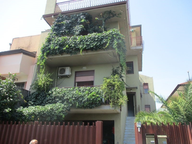 Trilocale in Vendita a Aci Castello, zona CANNIZZARO, 145'000€, 85 m²