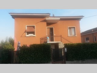 Casa Indipendente in Vendita a Gallarate, zona Cajello, 220'000€, 390 m², con Box