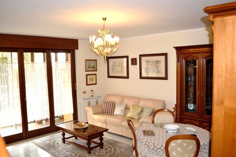 Villetta a schiera in Vendita a Verona, zona San Michele Extra, 290'000€, 150 m², con Box