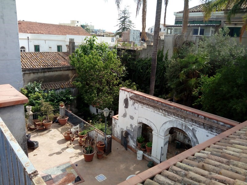 Casa di corte in Vendita a Acireale, 450'000€, 300 m²