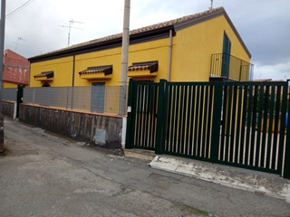 Villa in Vendita a Acireale, zona SANTA TECLA, 240'000€, 200 m²