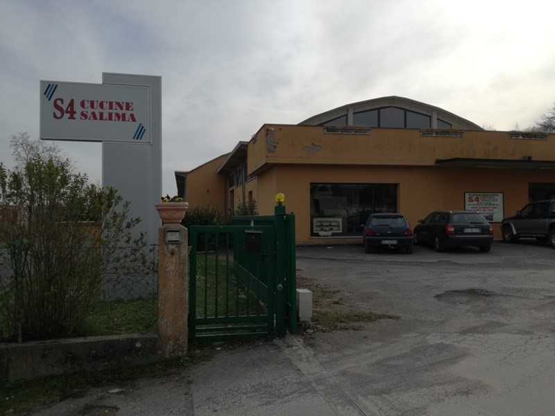 Capannone in Vendita a Chiusi, 1'450'000€, 3300 m²