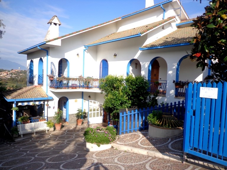 Villa in Vendita a Arnara, 300'000€, 320 m²