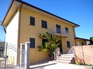 Casa Indipendente in Vendita a Ripi, 190'000€