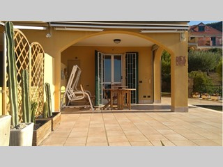 Bilocale in Vendita a Imperia, zona Centrale, 290'000€, 55 m², arredato