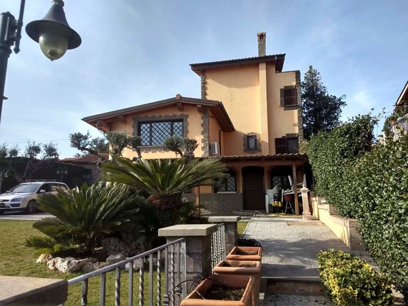 Villa in Vendita a Roma, zona SANTO SPIRITO, 690'000€, 300 m²