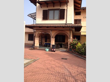 Villa in Vendita a San Maurizio Canavese, zona Via Bertalazone, 365'000€, 200 m², con Box