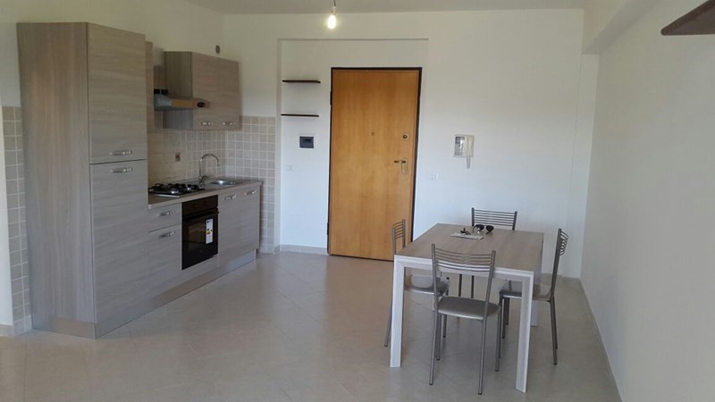 Appartamento in Vendita a Latina, zona latina scalo, 136'000€, 80 m²