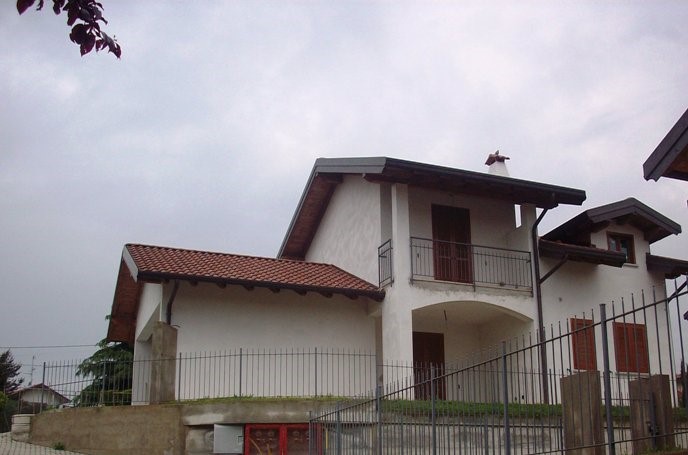 Villa in Vendita a Agrate Conturbia, 225'000€, 200 m²