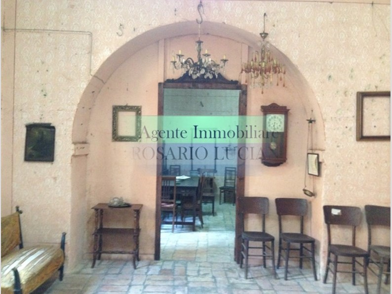 Negozio in Vendita a Fermo, zona Centro storico, 45'000€, 70 m²