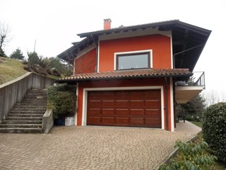 Villa in Vendita a Oleggio Castello, 495'000€, 300 m²