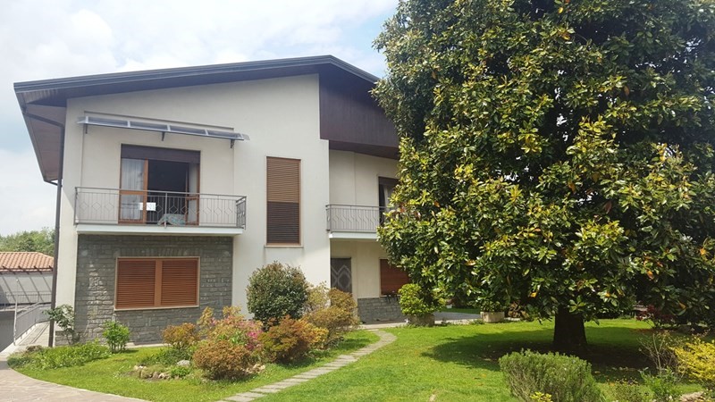 Villa in Vendita a Sesto Calende, 298'000€, 300 m²
