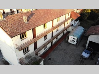 Casale in Vendita a Varallo Pombia, 110'000€, 350 m²