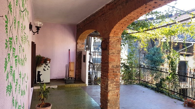 Casale in Vendita a Varallo Pombia, 95'000€, 550 m²