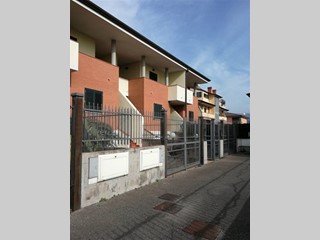 Stanza in Affitto a Sermoneta, zona Pontenuovo, 350€, 25 m², arredato