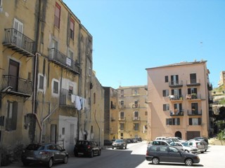 Trilocale in Vendita a Porto Empedocle, zona Via Garibaldi 36, 20'000€, 50 m²