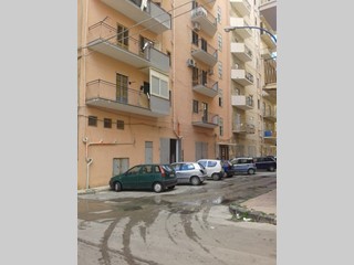 Magazzino in Vendita a Porto Empedocle, zona Via Ragusa 9, 60'000€, 110 m²