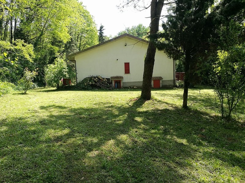 Villa in Vendita a Aiello del Sabato, zona Contrada Faiti, 85 m², arredato