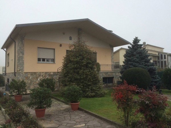 Villa in Affitto a Valle Lomellina, 500€, 200 m²