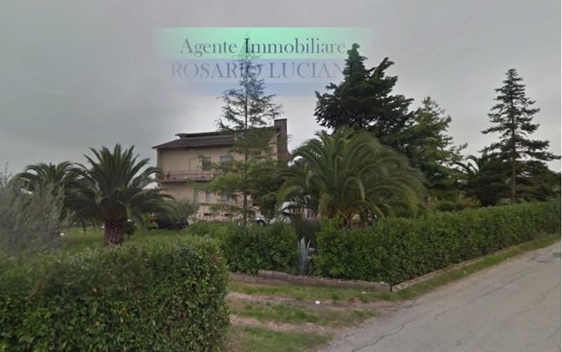Quadrilocale in Vendita a Civitanova Marche, zona Chienti, 150'000€, 140 m², con Box