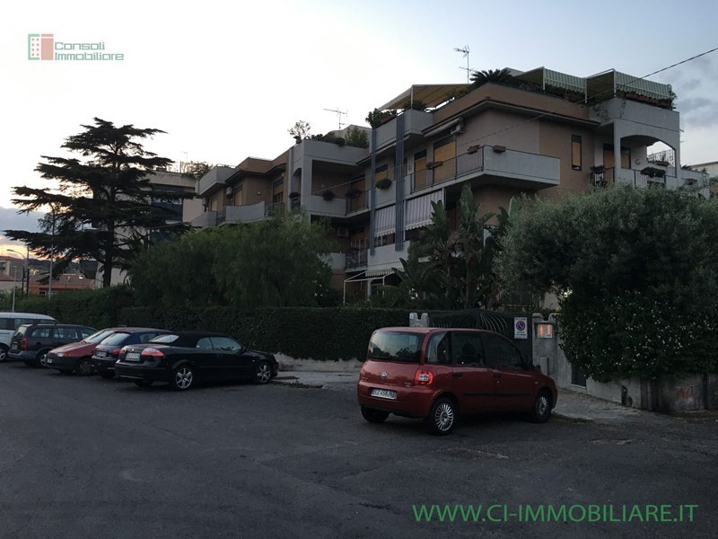 Appartamento in Vendita a Catania, zona Ognina, 420'000€, 209 m²